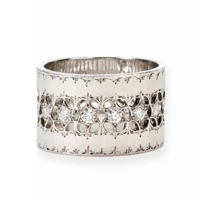 Leaf Filigree and Diamonds Eternelle