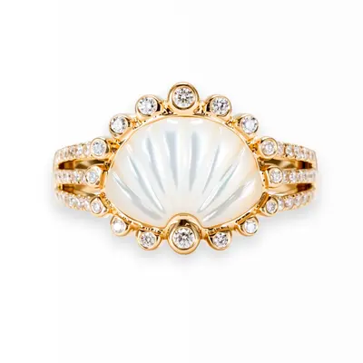 Small Mother of pearl Shell ring with diamonds